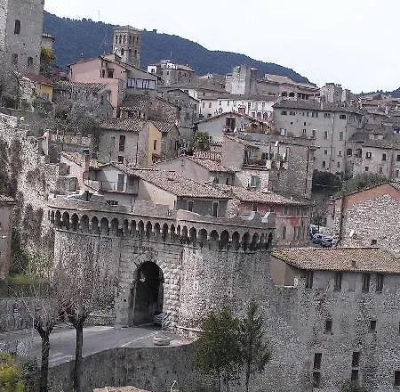 Nelle Mura Del Castello * Schifanoia (Terni)